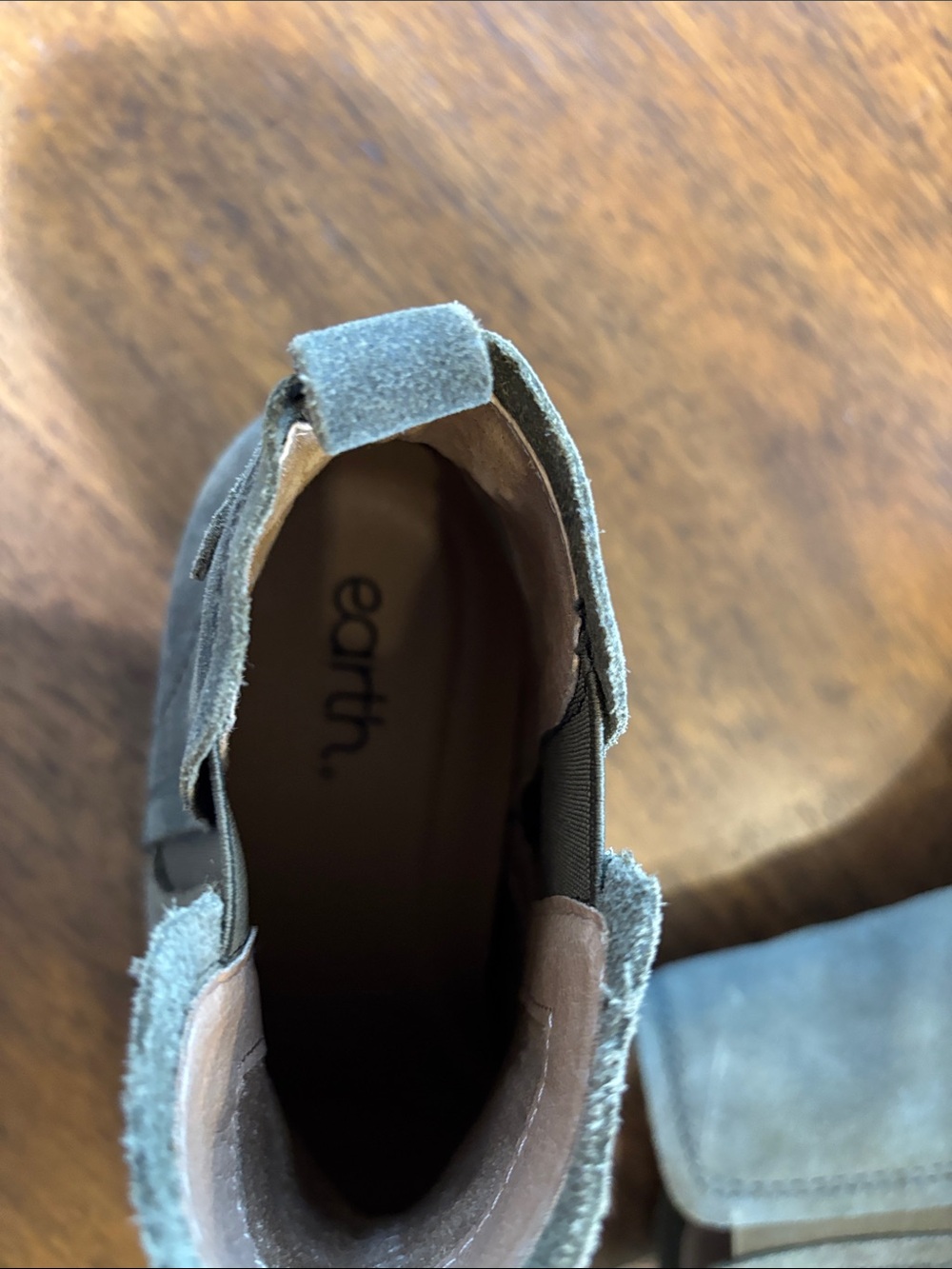 Earth women’s chukka Boots in Olive Suede - Picture 2 of 7